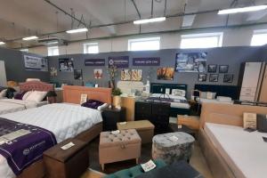 Фирменный магазин «КОРОНА», ул. М. Горького 25 ТЦ «Гоголевский», 2-я линия Фирменный магазин «КОРОНА», ул. М. Горького 25 ТЦ «Гоголевский», 2-я линия